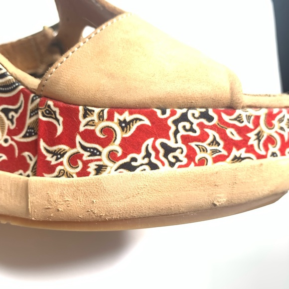 BLACKSTONE | Batik Wedge Platform Sandals - Picture 15 of 15